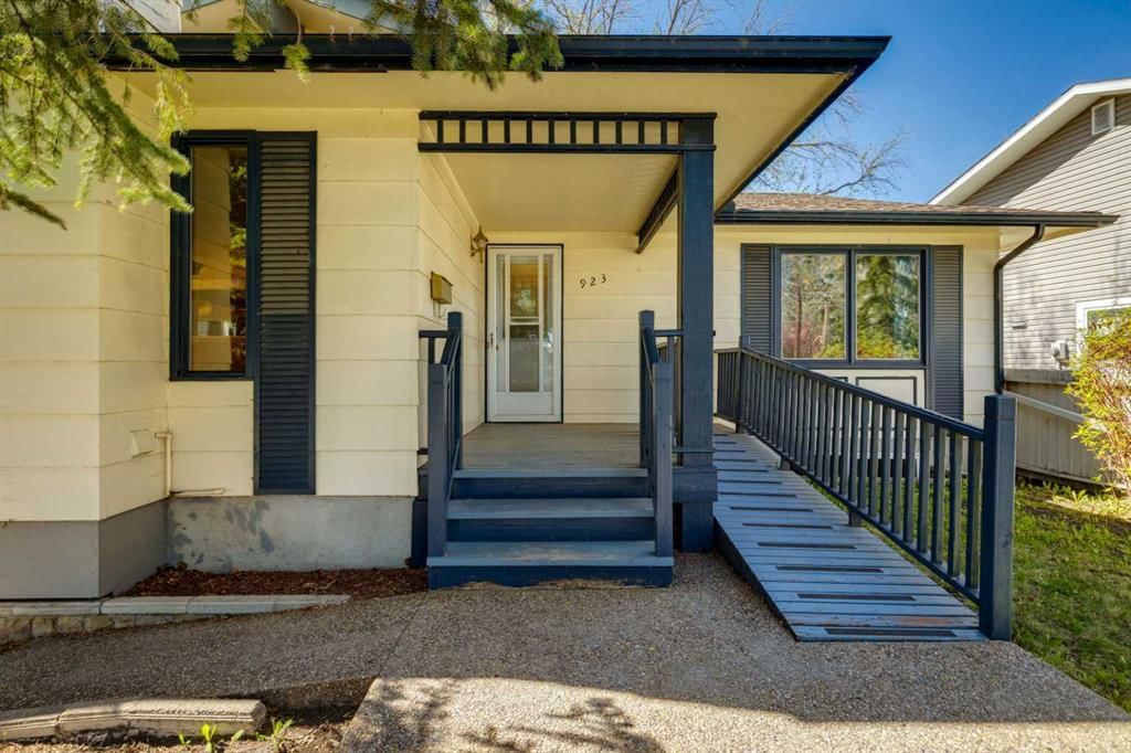 923 Midridge Drive SE, Calgary — photo 2 of 49