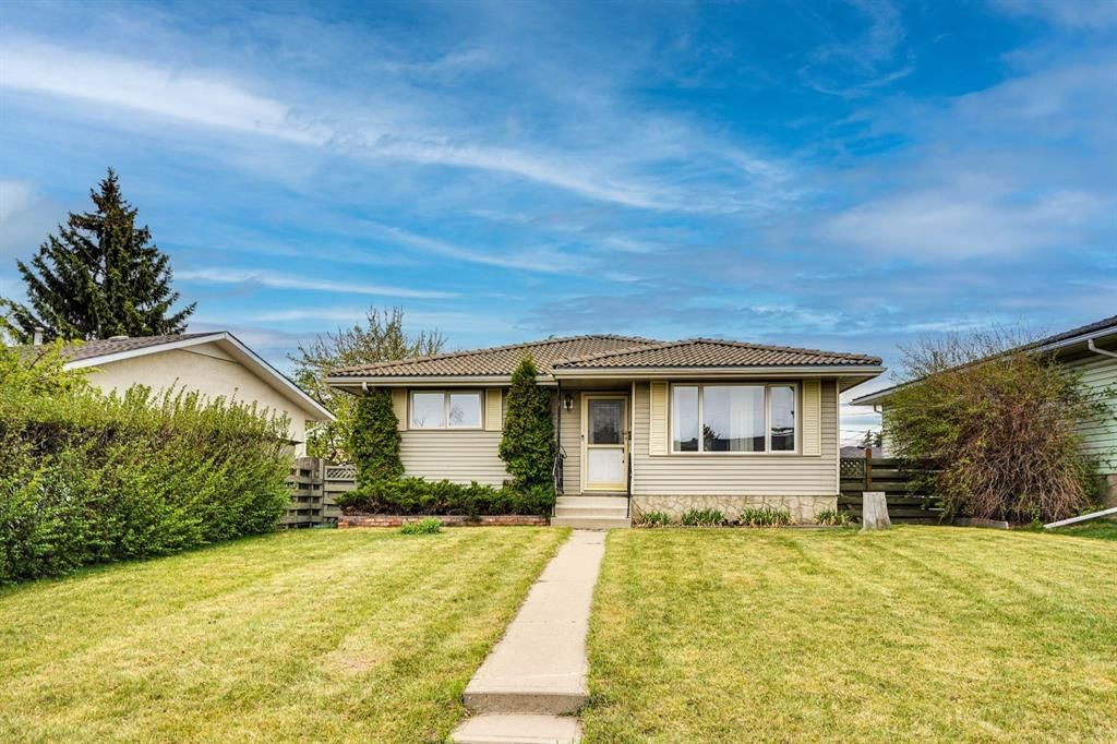 52 Penedo Place SE, Calgary — photo 2 of 50