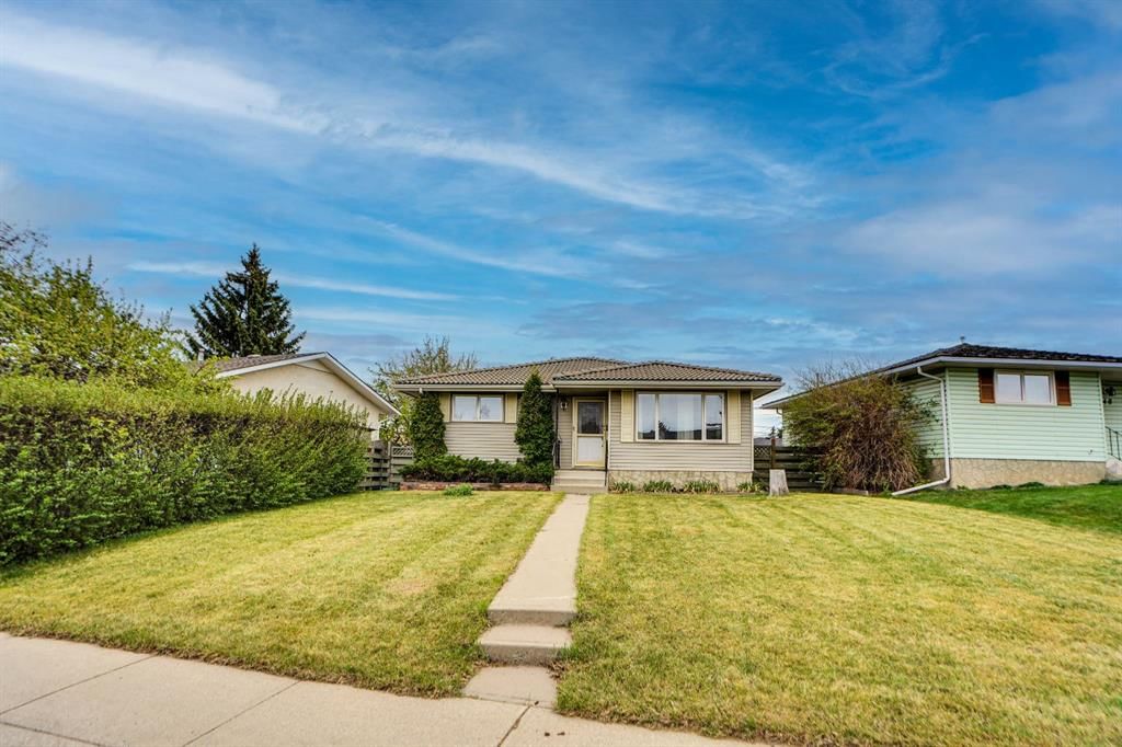 52 Penedo Place SE, Calgary — photo 3 of 50