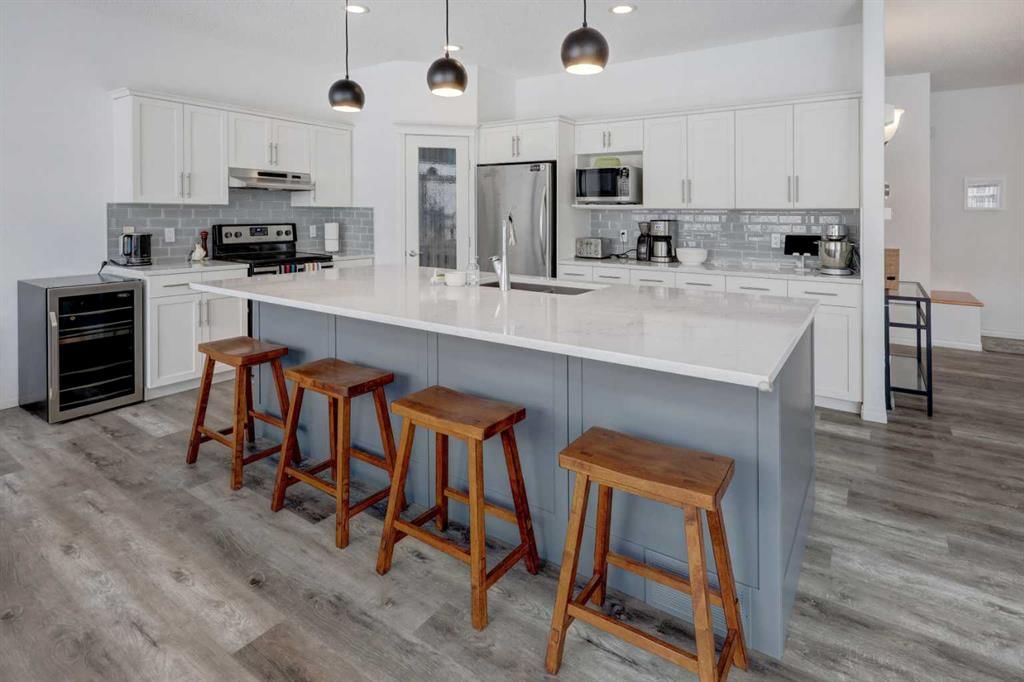 152 West Springs Place SW, Calgary — photo 2 of 50