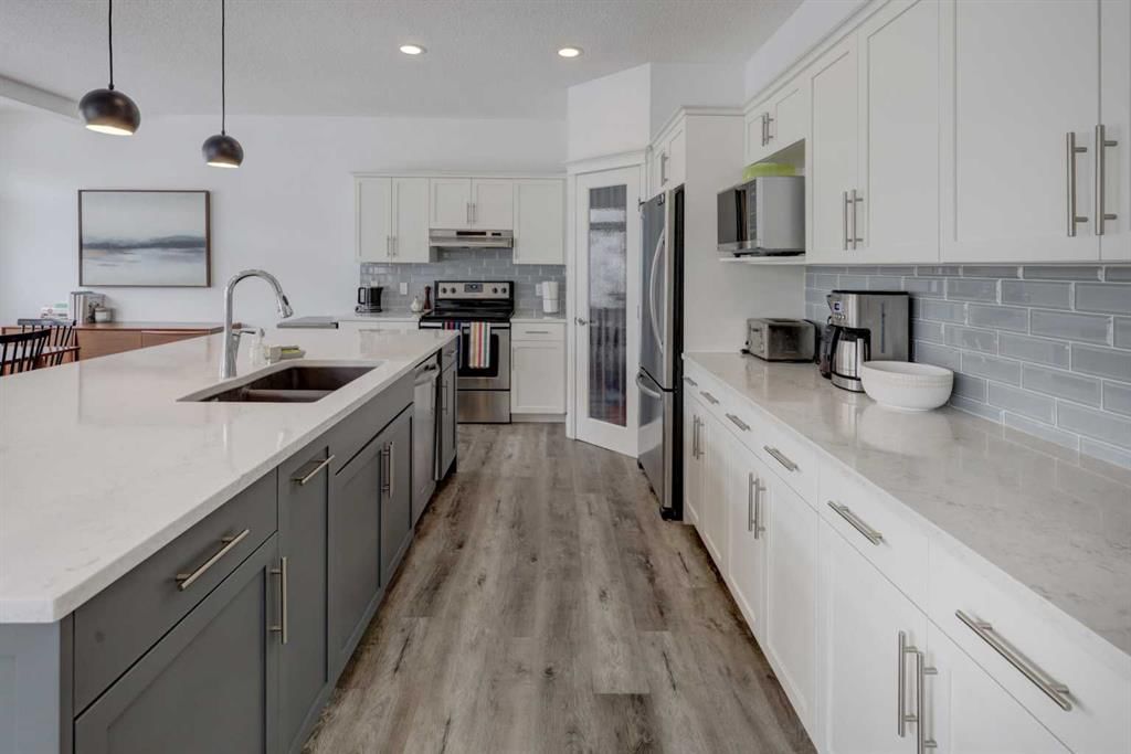 152 West Springs Place SW, Calgary — photo 3 of 50