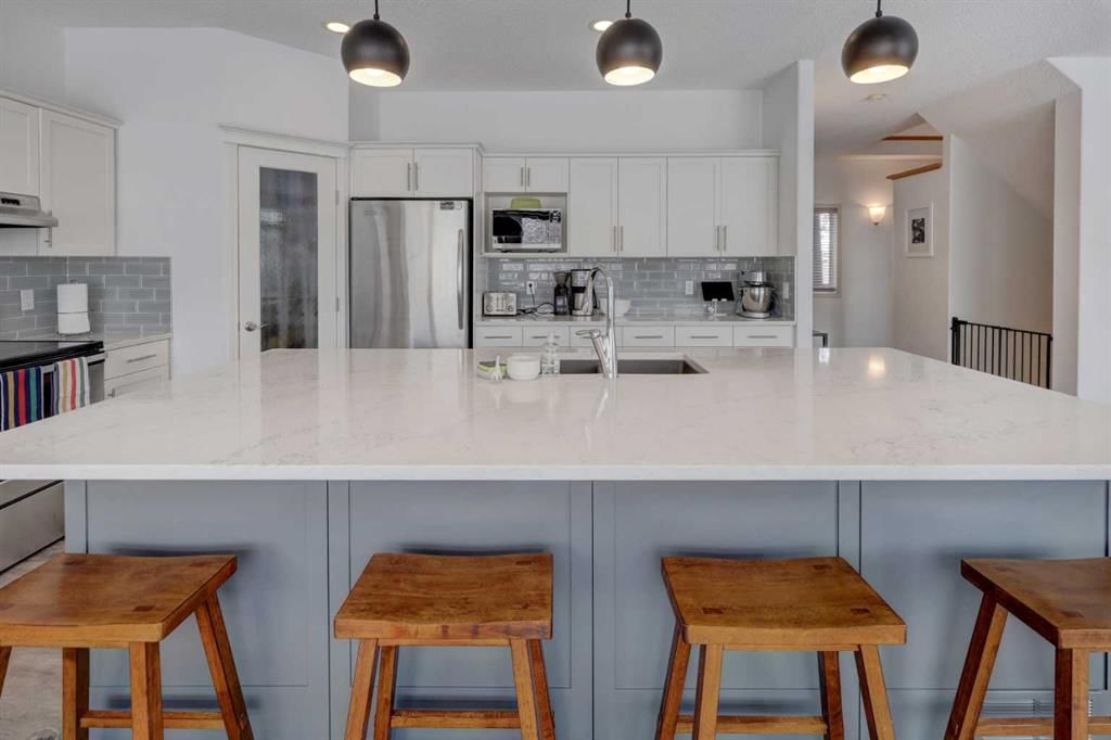 152 West Springs Place SW, Calgary — photo 4 of 50
