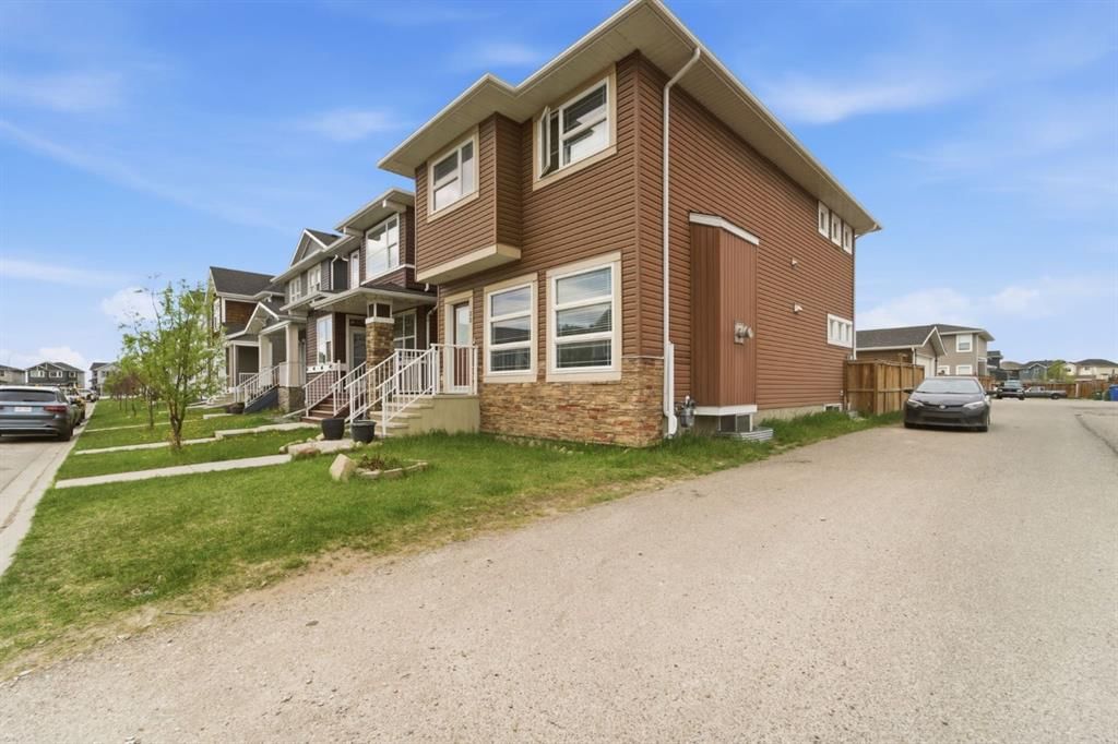 22 Redstone Road NE, Calgary — photo 2 of 42