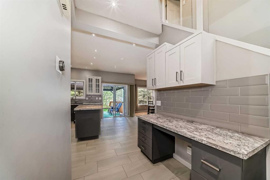 307 Arbour Crest Road NW, Calgary — photo 5 of 31