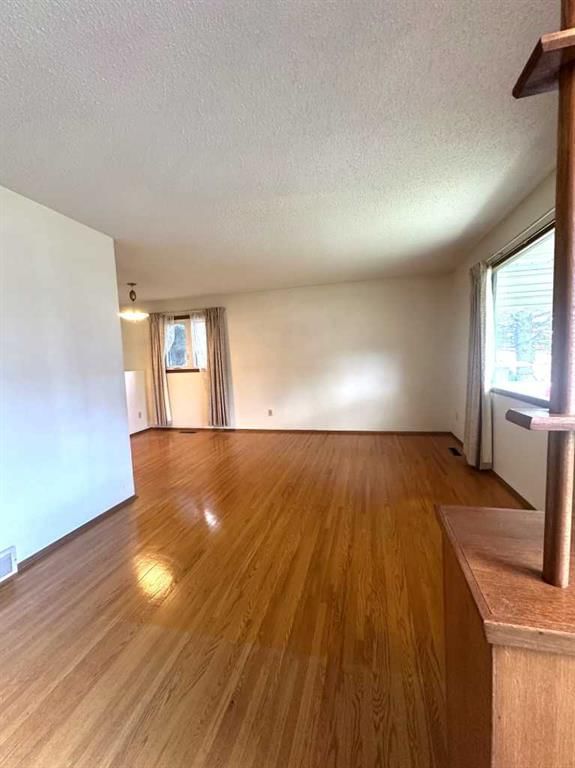 1628 Rouleau Crescent SE, Calgary — photo 5 of 27