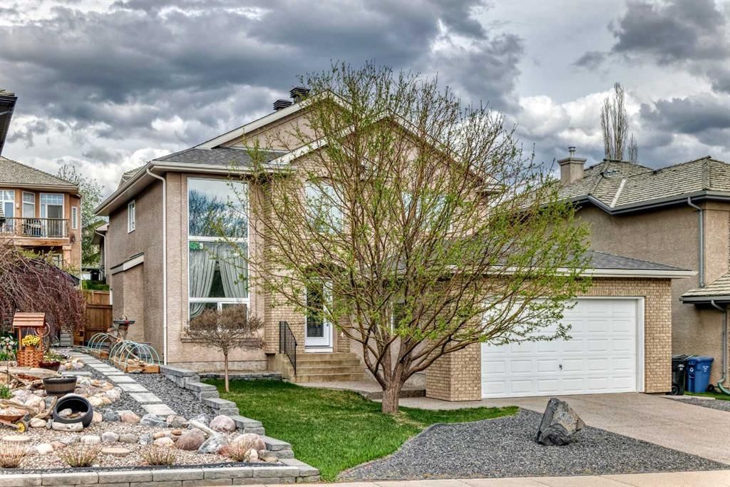 109 Royal Crest Terrace NW, Calgary — main listing photo