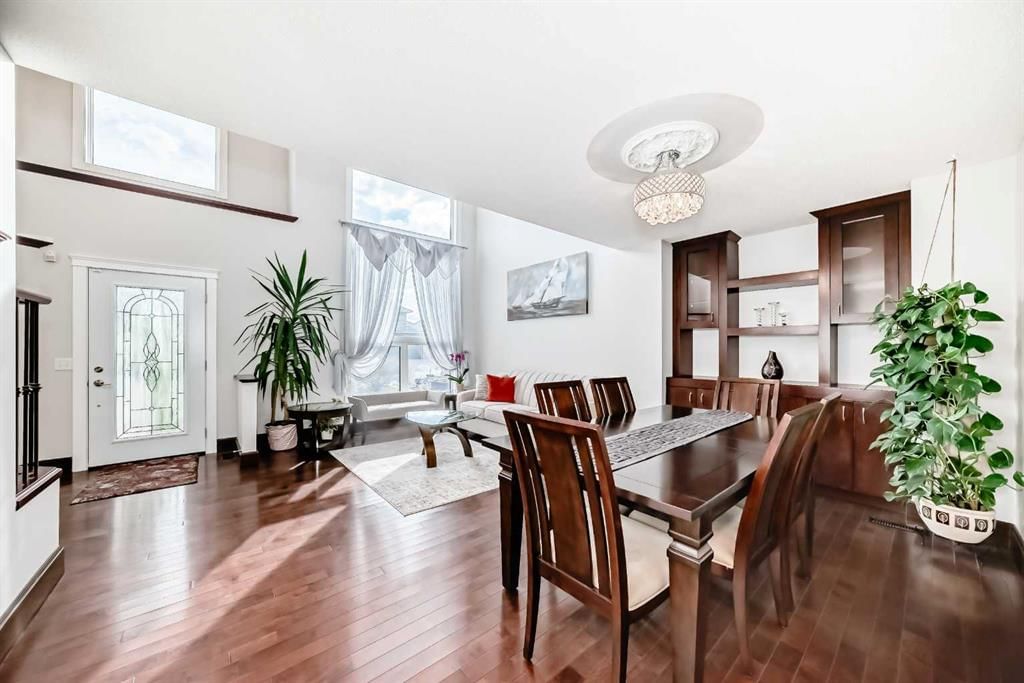109 Royal Crest Terrace NW, Calgary — photo 4 of 36