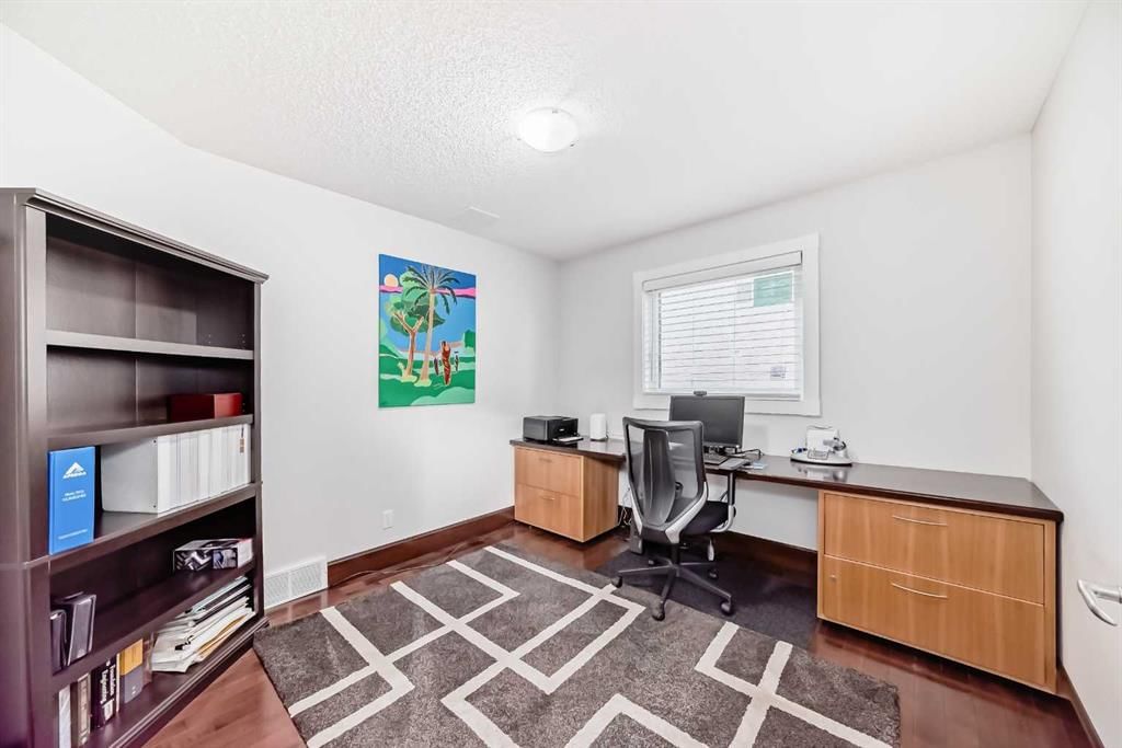 109 Royal Crest Terrace NW, Calgary — photo 5 of 36