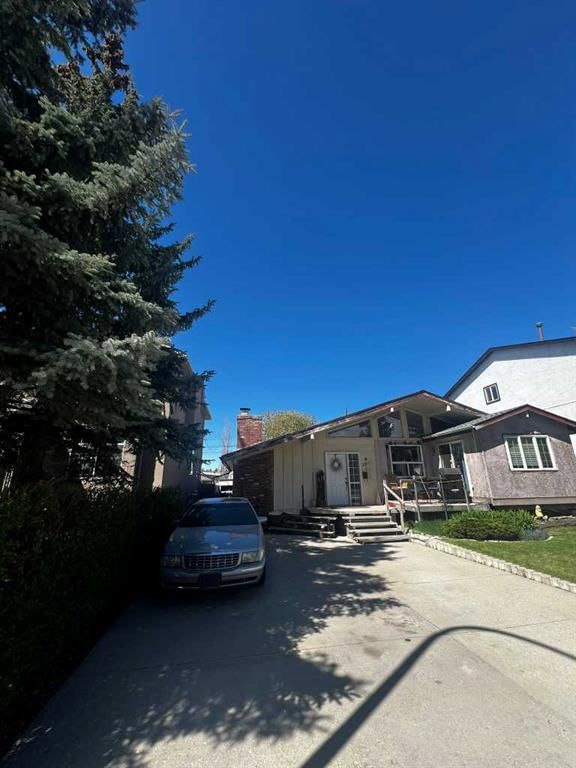 3811 44 Street SW, Calgary — photo 2 of 9