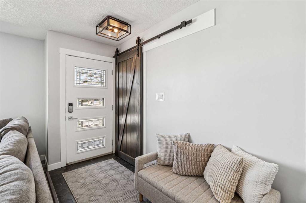 2219 Munro Drive NE, Calgary — photo 2 of 32