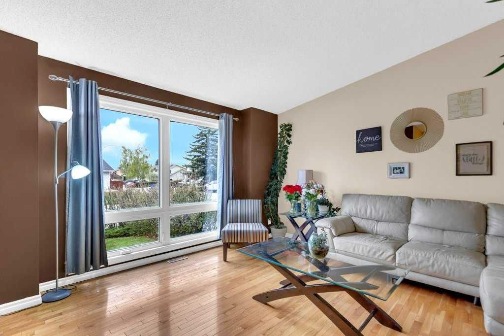 52 Strathclair Rise SW, Calgary — photo 3 of 33