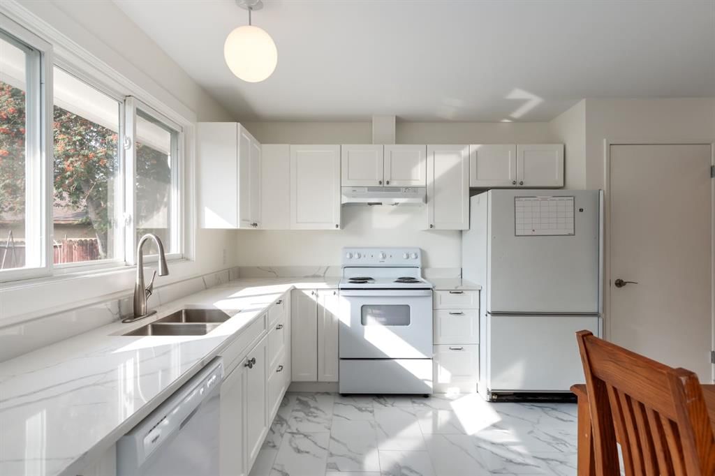 207 Whiteview Bay NE, Calgary — photo 5 of 40