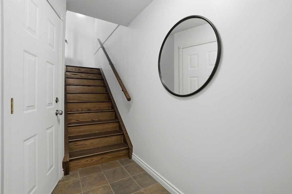 31 McDougall Court NE, Calgary — photo 3 of 35