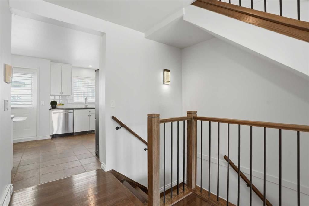 31 McDougall Court NE, Calgary — photo 4 of 35