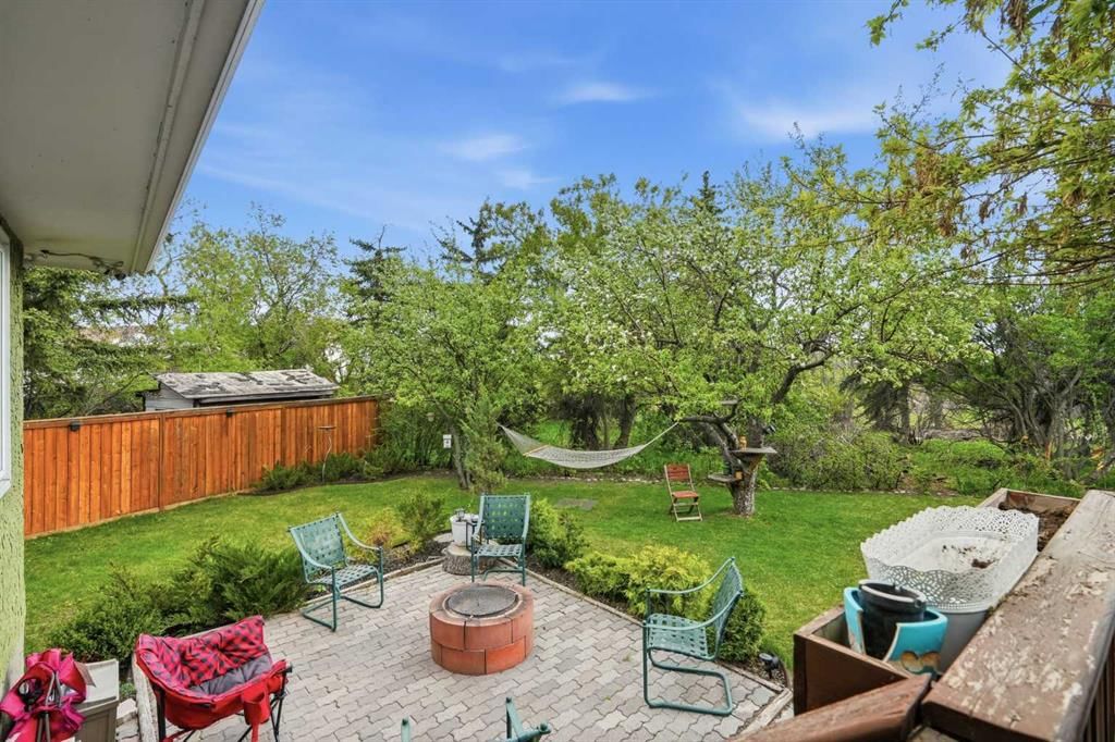 108 Doverglen Crescent SE, Calgary — main listing photo