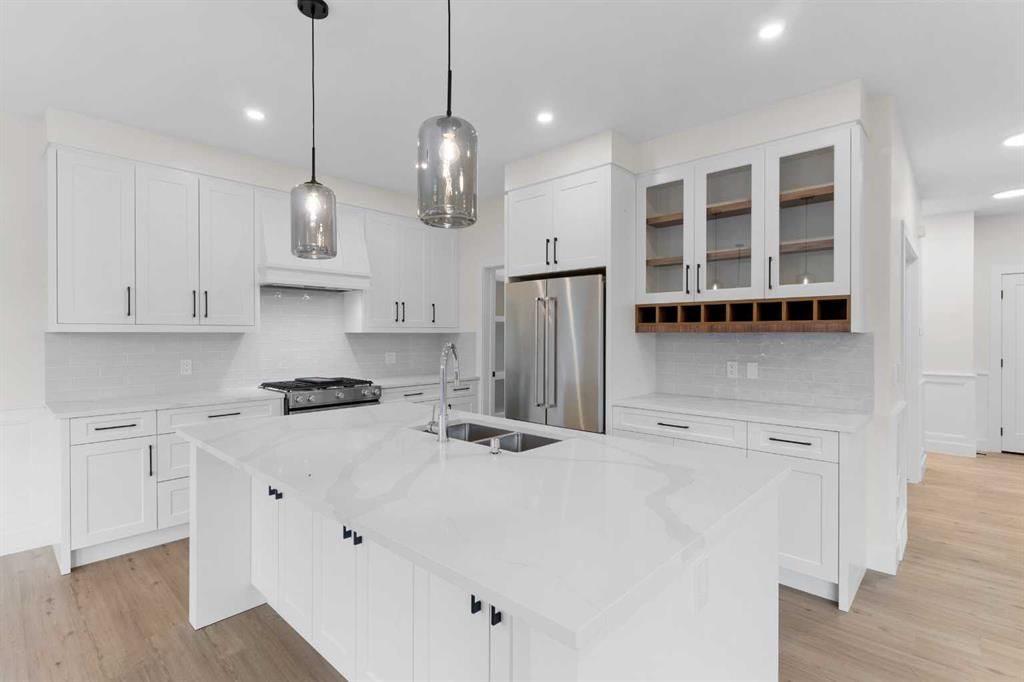 706 Mandalay Link, Carstairs — photo 2 of 26