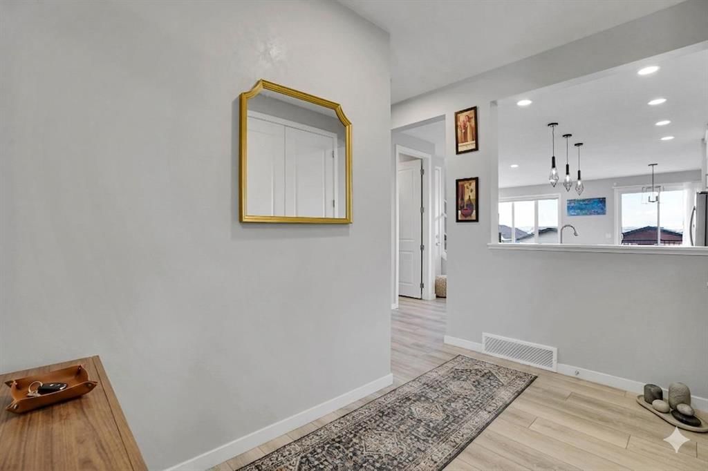 179 Lucas Heights NW, Calgary — photo 4 of 50
