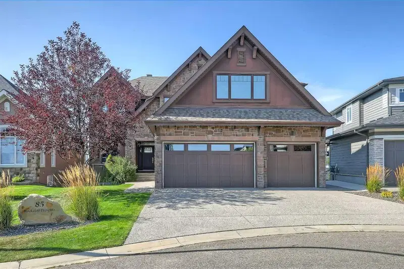 85 Rockcliff Heights NW, Calgary — main listing photo