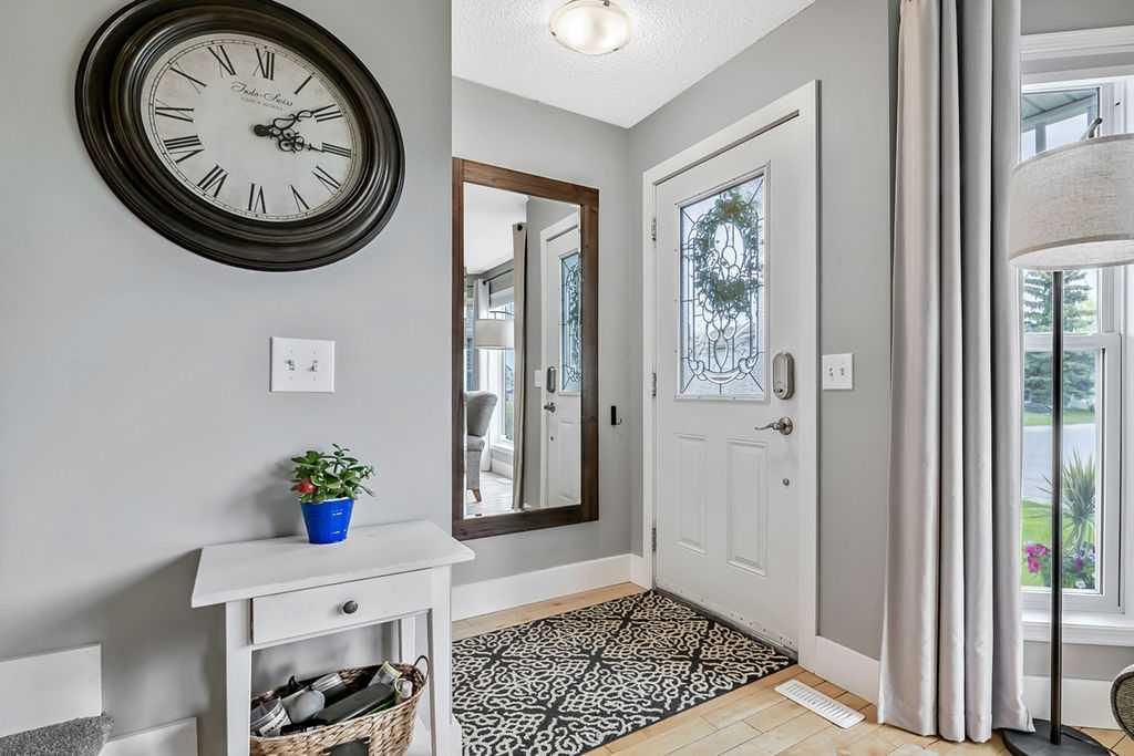 56 Mt Aberdeen Close SE, Calgary — photo 3 of 35