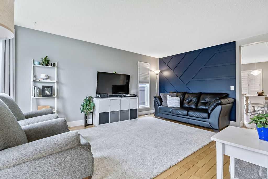 56 Mt Aberdeen Close SE, Calgary — photo 4 of 35