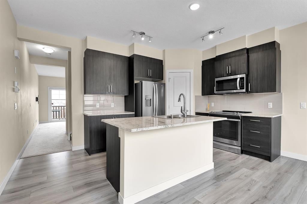 249 Sage Hill Grove NW, Calgary — photo 5 of 33