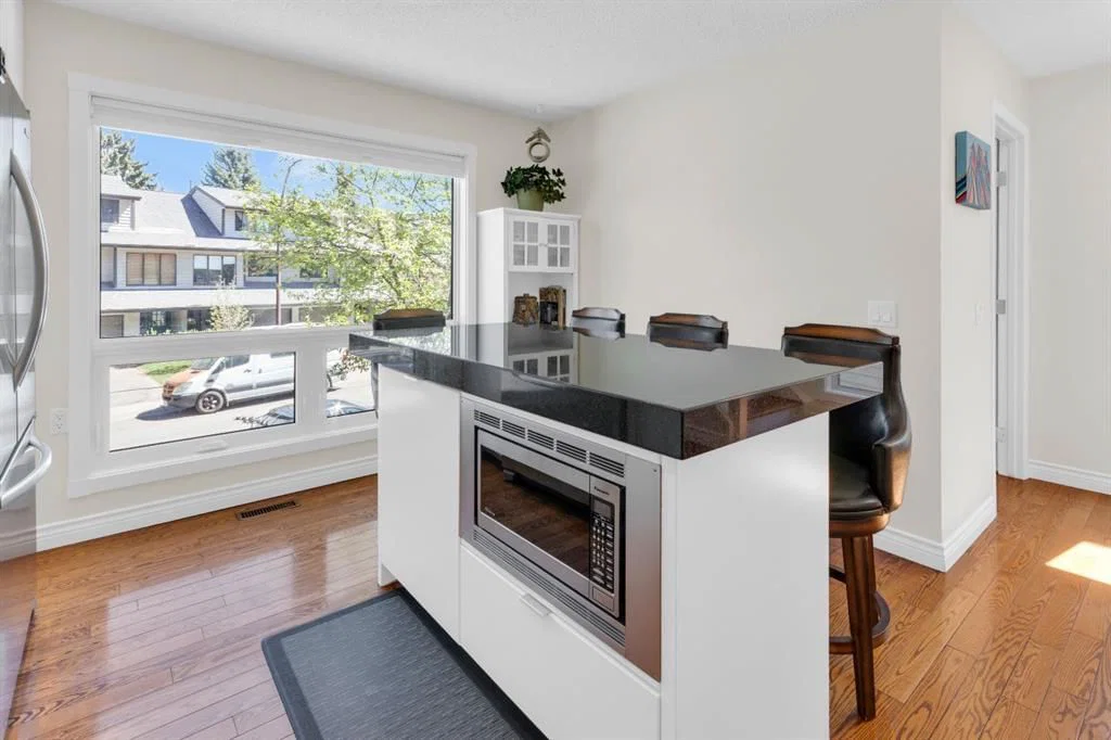 111 Point Drive NW, Calgary — photo 4 of 35