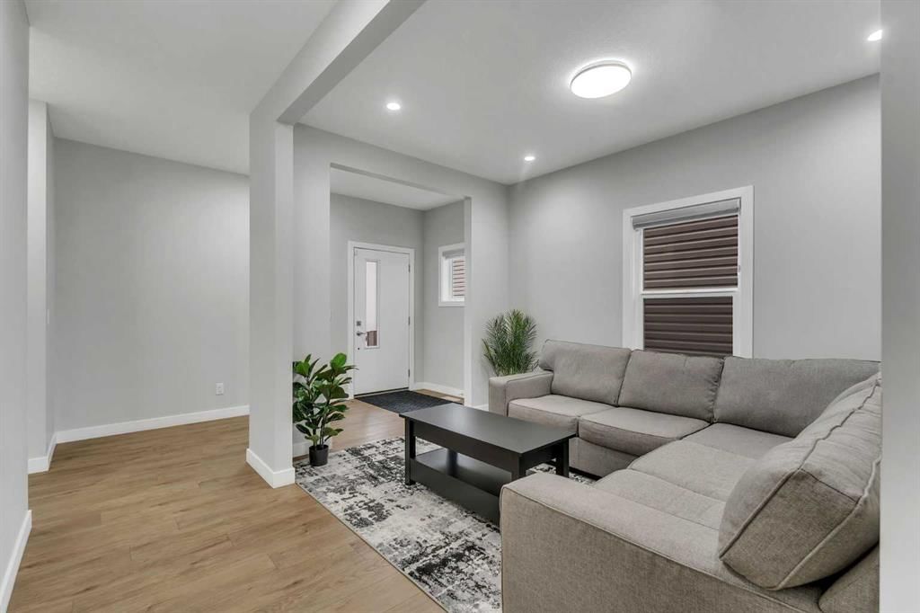 152 Savanna Way NE, Calgary — photo 3 of 36