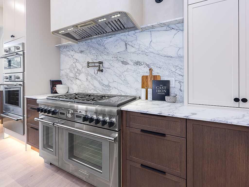 15 42 Street SW, Calgary — photo 5 of 49