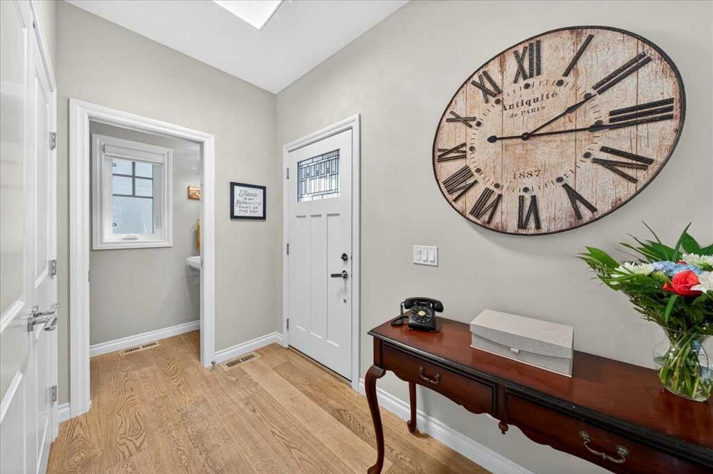11 Dieppe Drive SW, Calgary — photo 3 of 40