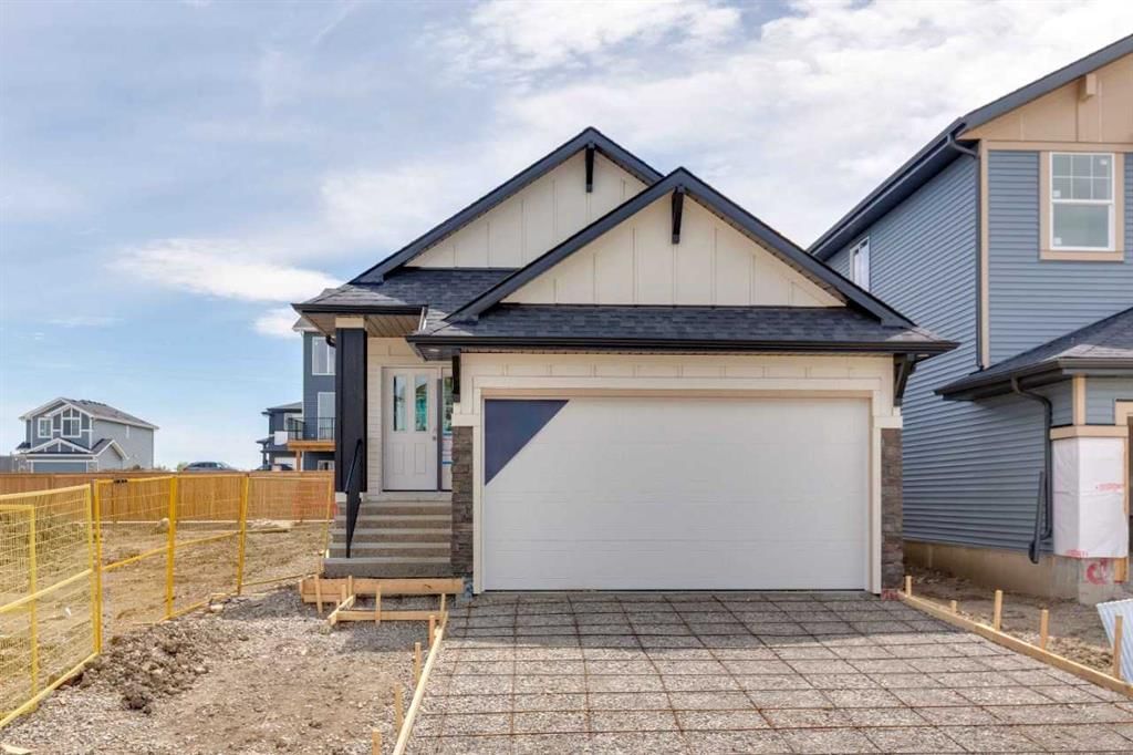 73 Southborough Square, Cochrane — photo 2 of 32