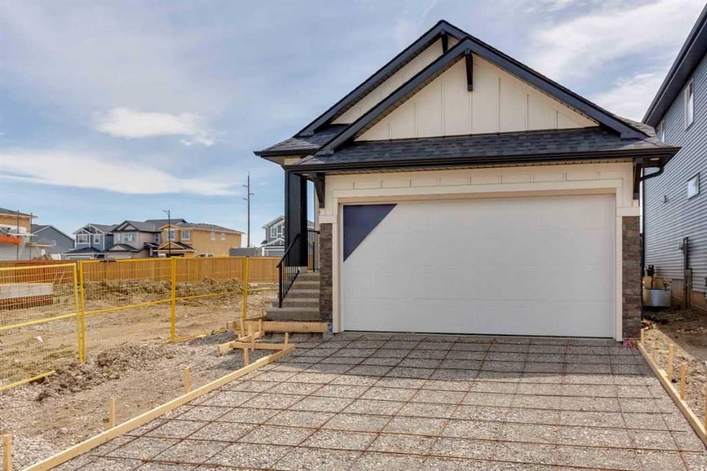 73 Southborough Square, Cochrane — photo 3 of 32