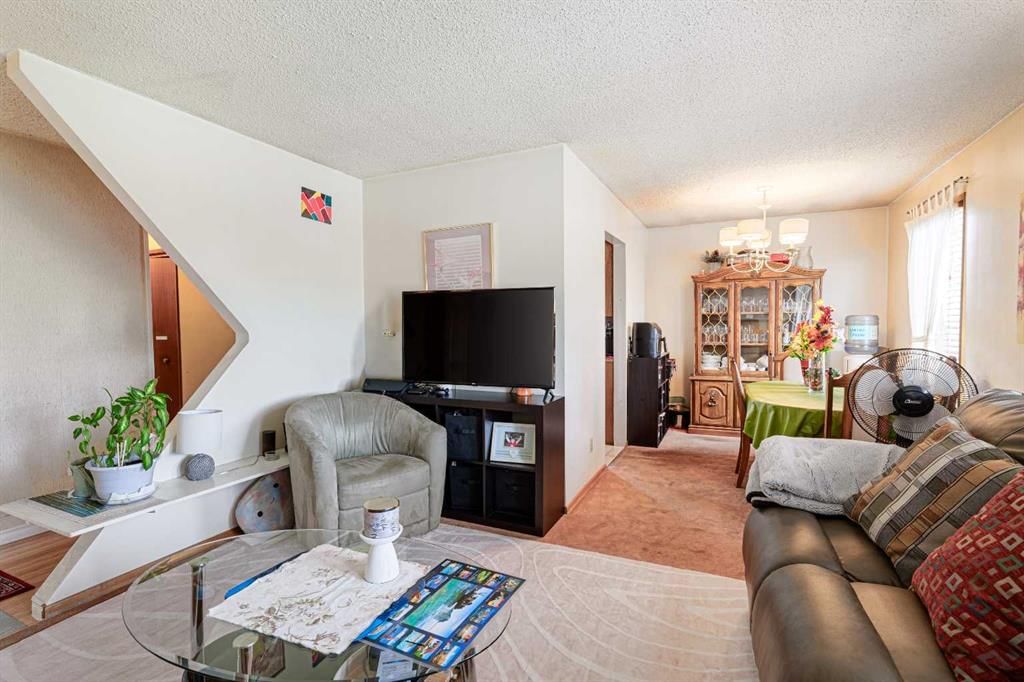 139 Falsby Road NE, Calgary — photo 3 of 29