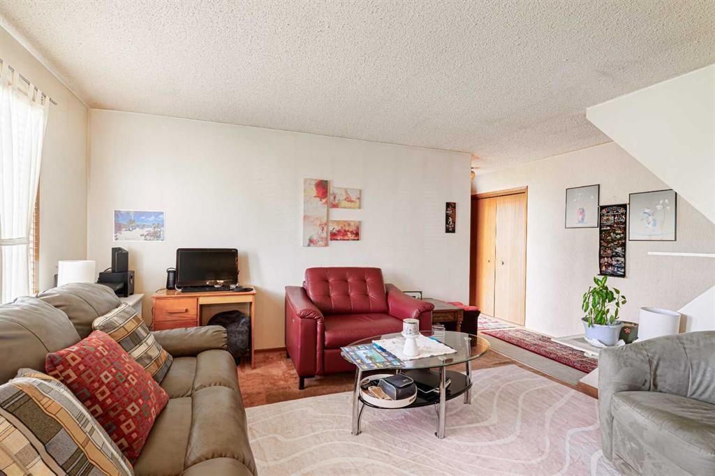 139 Falsby Road NE, Calgary — photo 4 of 29