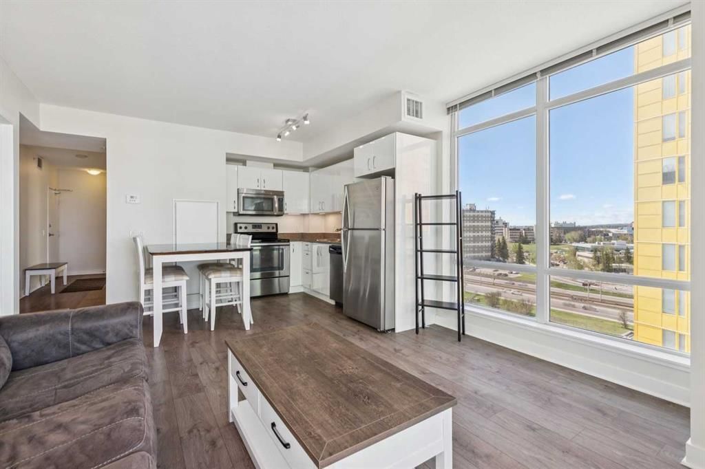 1007, 10 Brentwood Common NW, Calgary — photo 3 of 35