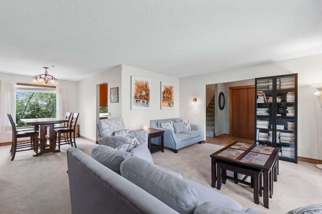 652 Dalmeny Hill NW, Calgary — photo 2 of 44
