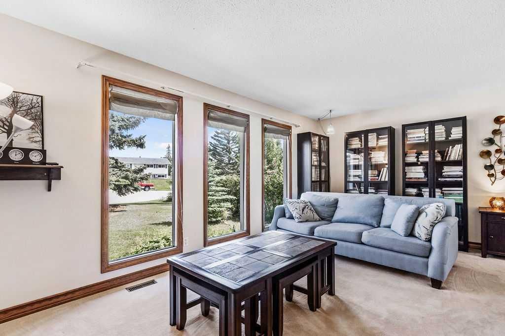 652 Dalmeny Hill NW, Calgary — photo 3 of 44