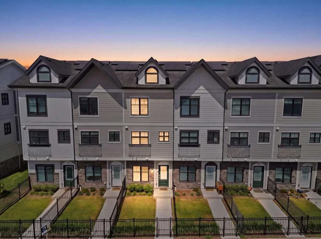 11 Les Jardins Park SE, Calgary — main listing photo