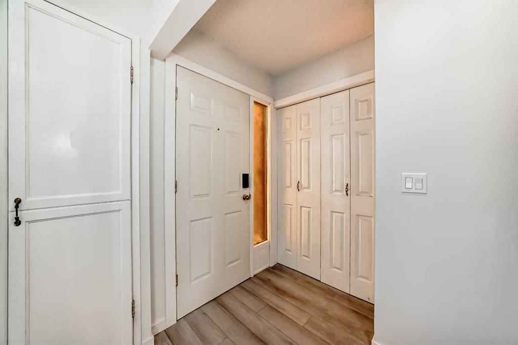 6501B Huntsbay Road NW, Calgary — photo 2 of 26