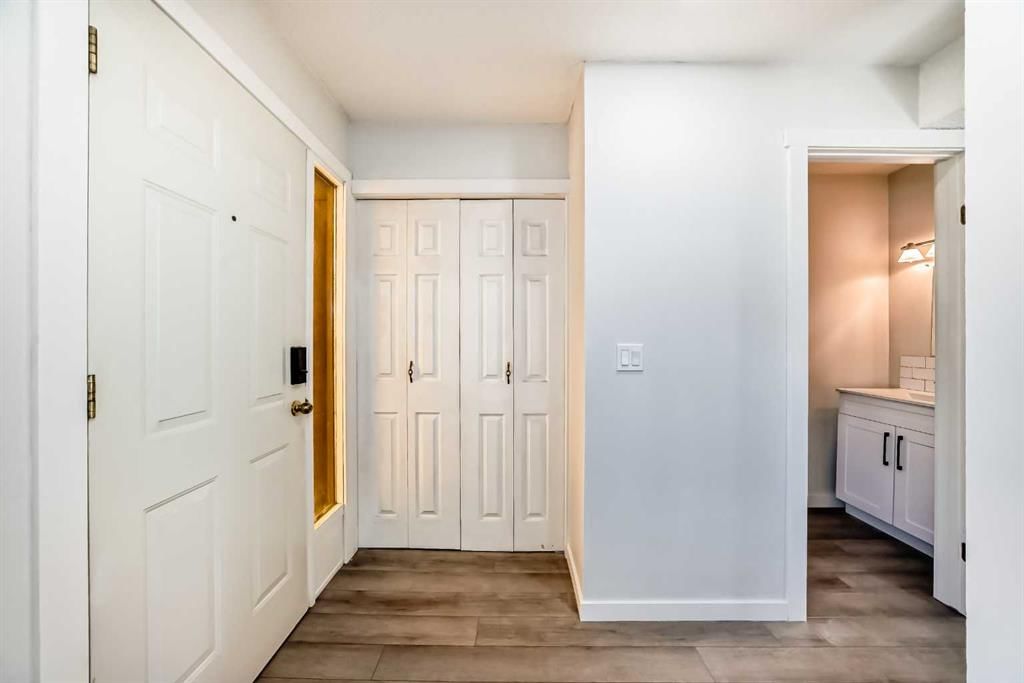 6501B Huntsbay Road NW, Calgary — photo 3 of 26