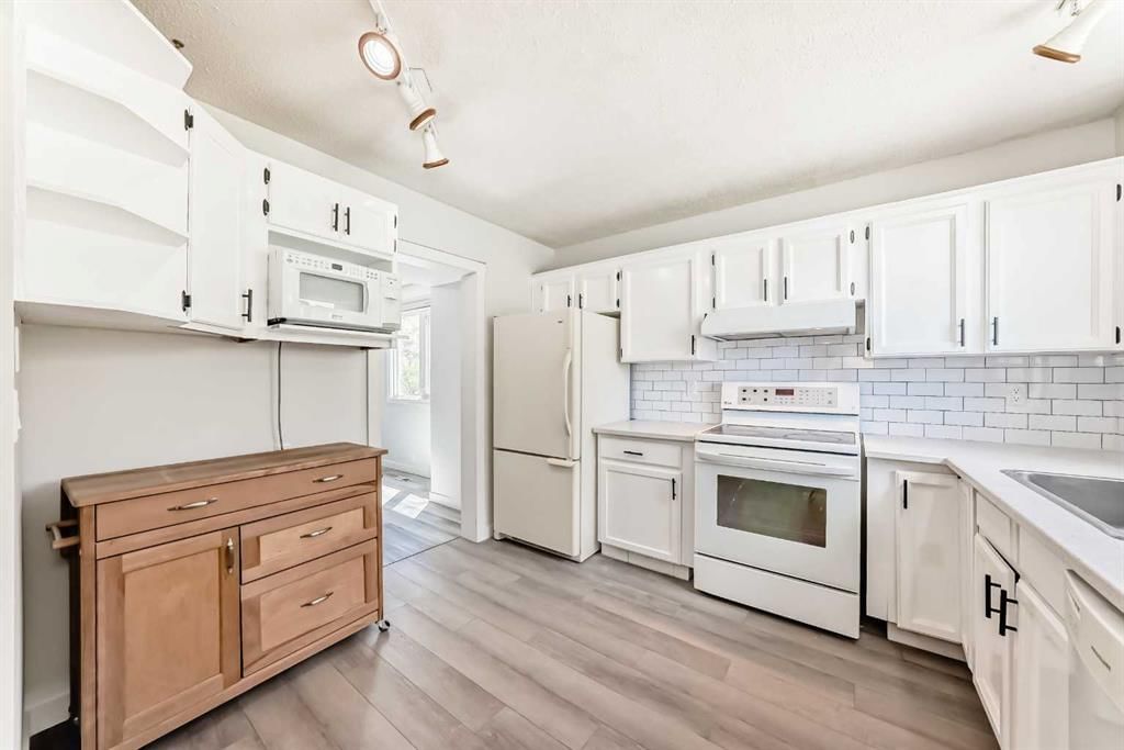6501B Huntsbay Road NW, Calgary — photo 4 of 26
