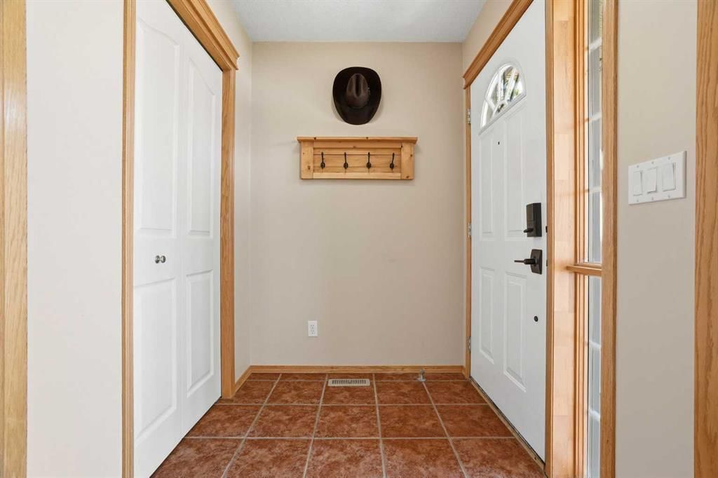 258 Cramond Circle SE, Calgary — photo 4 of 49