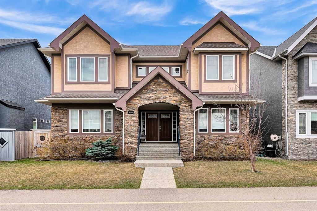8223 9 Avenue SW, Calgary — main listing photo