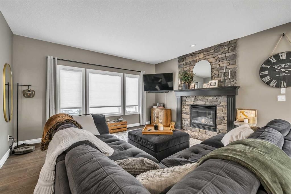8223 9 Avenue SW, Calgary — photo 3 of 43