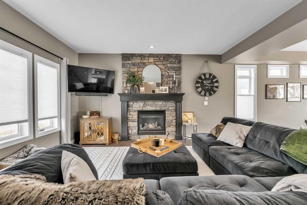 8223 9 Avenue SW, Calgary — photo 4 of 43