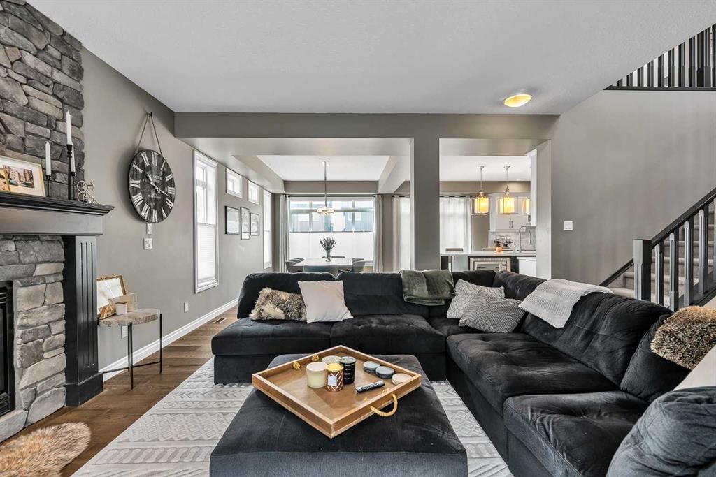 8223 9 Avenue SW, Calgary — photo 5 of 43