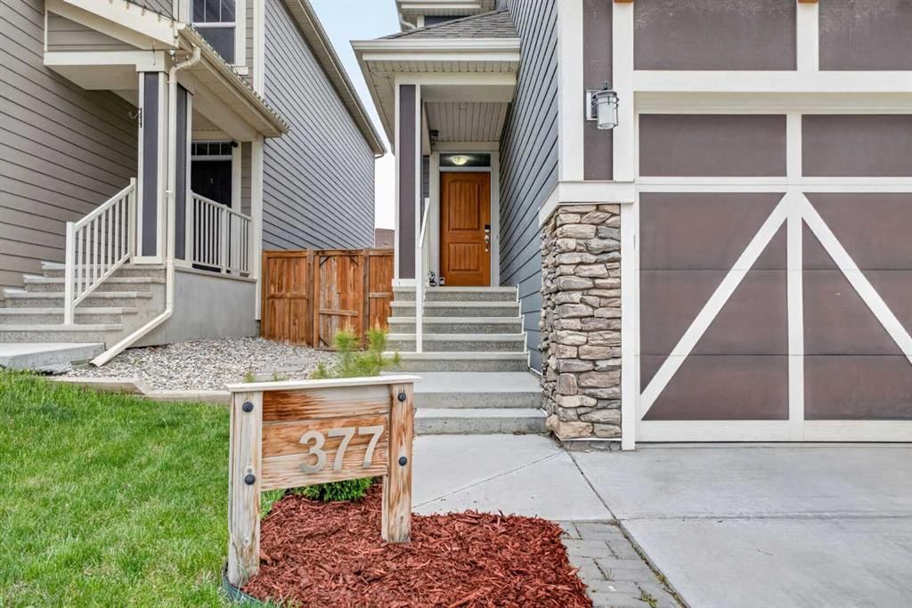377 Masters Avenue SE, Calgary — photo 2 of 50
