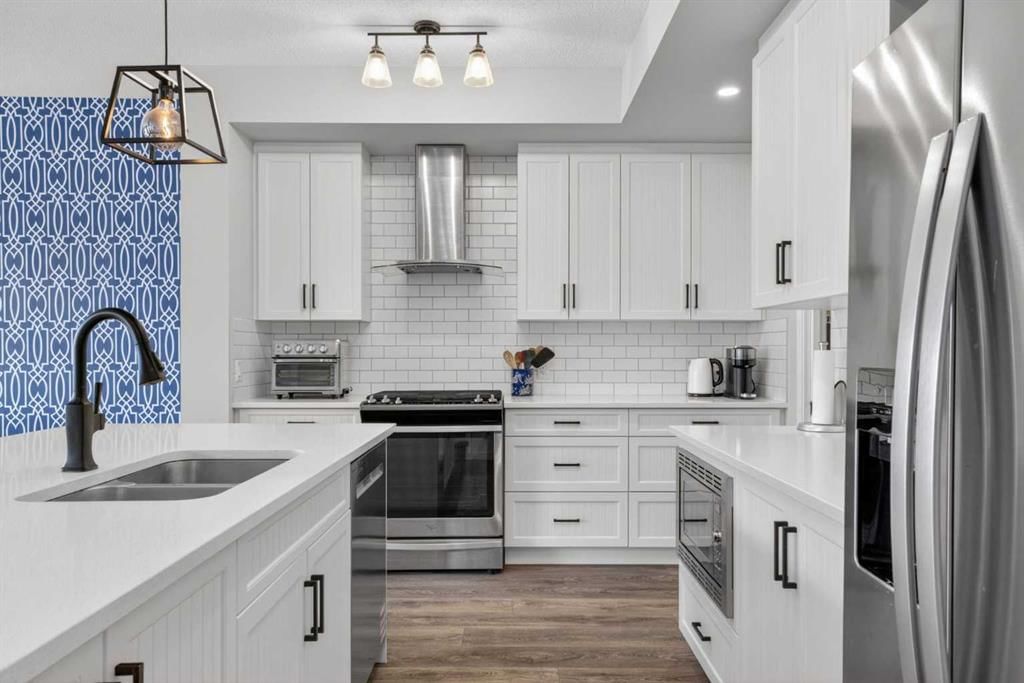 377 Masters Avenue SE, Calgary — photo 5 of 50