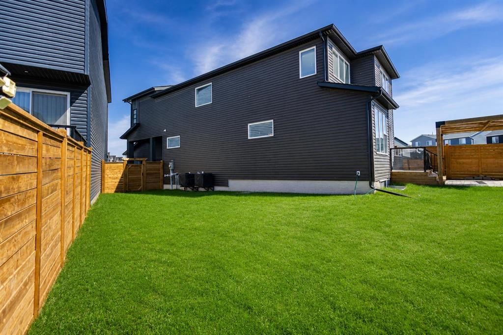 61 Rowmont Heath NW, Calgary — main listing photo