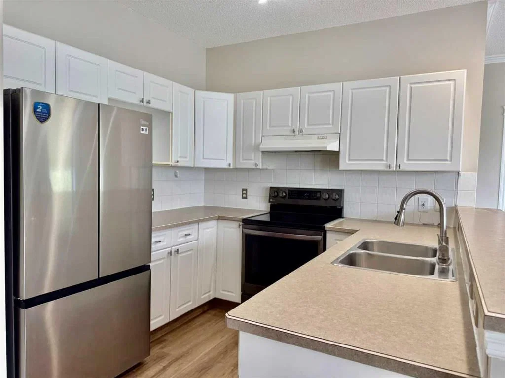 102 Prestwick Gardens SE, Calgary — photo 4 of 46