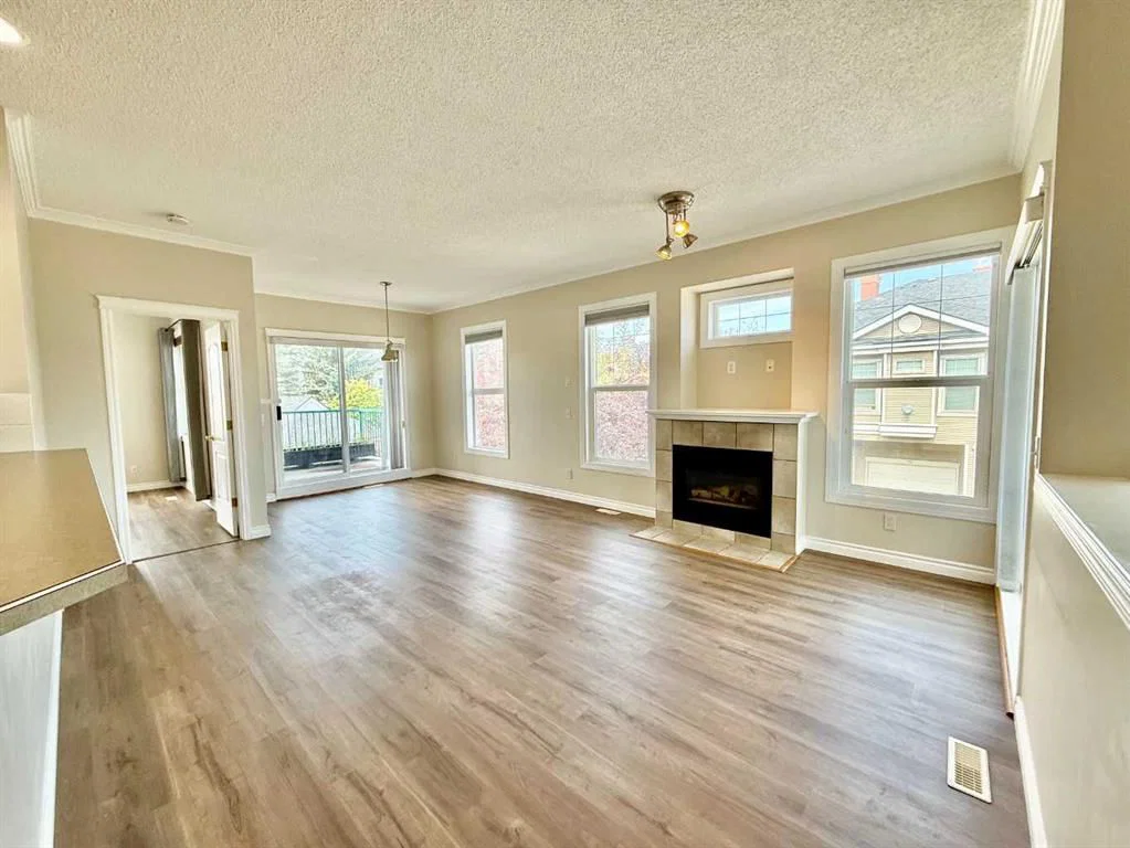 102 Prestwick Gardens SE, Calgary — photo 5 of 46
